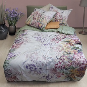 Bettwäsche Fleuresse mit opulentem Blumendessin mit zarten Farben in lila und rosa