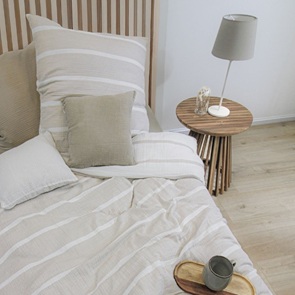 Fleuresse Faro Musselin-Bettwäsche mit Streifenmuster in Nature-Beige