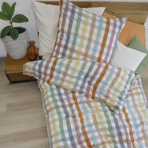 Karo-Seersucker Bettwäsche Rio mit kleinen Karos in den Farben grün, beige, orange und braun