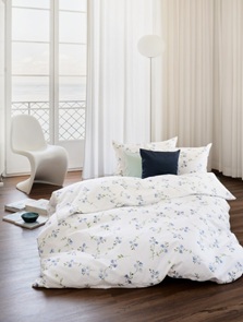 Satin Bettwäsche Divina Caliana mit klassischem Blumendessin in zartem blau