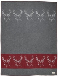 Sofadecke Surselva mit majestätischem Hirschkopf Grösse 140x180cm