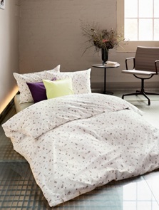 Satin Bettwäsche Divina Elora mit floralem Blütendessin in zartem lila