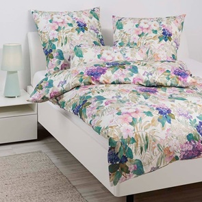 Feinjersey Bettwäsche Janine carmen-s mit prachtvollem Dessin voller Hibiskus- und Hortensienblüten