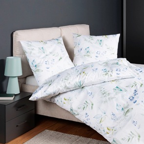 Satin Bettwäsche Janine moments mit Blumen-Design in blau, beige, lila und petrol