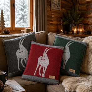 Sofakissen Alpenchic Arosa mit Steinbock Grösse 45x45cm