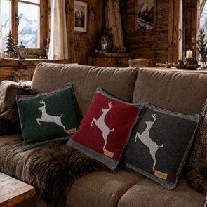 Sofakissen Alpenchic Sedrun mit springendem Hirsch Grösse 45x45cm