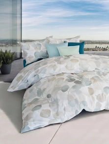 Satin Bettwäsche Divina Ileni mit bunten Aquarellblätter in zarten Farben